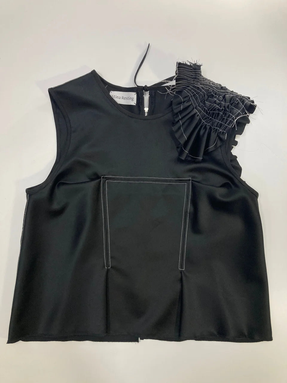 SLEEVELESS TOP - Black w/ white thread