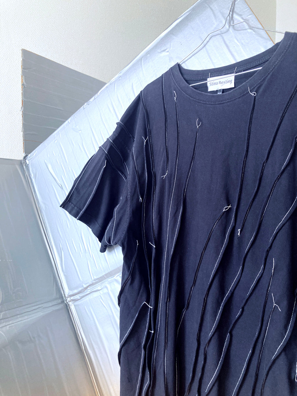 WRINKLED T-SHIRT - Black w/ white thread